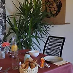 D'hotes Le Flacon De La Verrouille 게스트하우스 Bruniquel