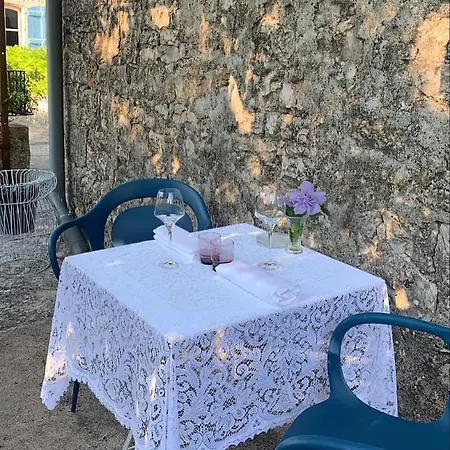 Bed and breakfast Le Flacon De La Verrouille *